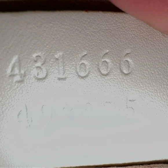 ✨💎GUCCI💎✨ Sylvie chain crossbody w/ COA, Dustbag & GWP. - Picture 4 of 12